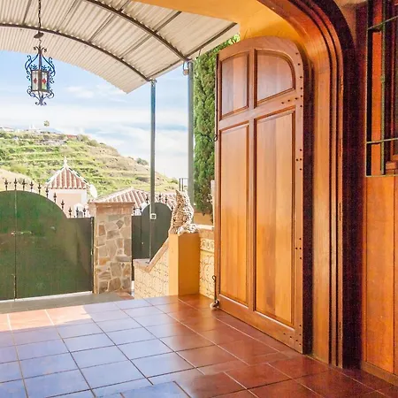 Roberto Canovas Villa Nerja