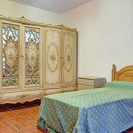 Roberto Canovas Villa